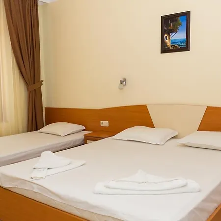 Malibu Hotell 3*
